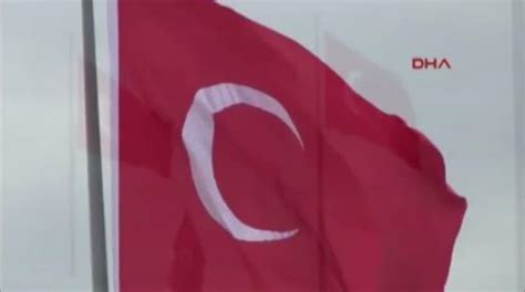 İ­s­k­e­n­d­e­r­u­n­’­d­a­ ­y­ı­l­d­ı­z­s­ı­z­ ­T­ü­r­k­ ­b­a­y­r­a­ğ­ı­ ­t­e­p­k­i­ ­ç­e­k­t­i­